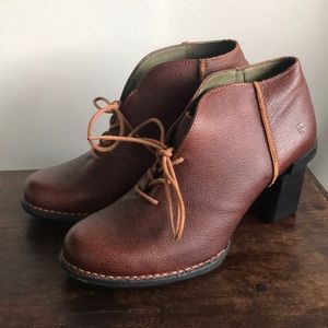 EL NATURALISTA--- ankle heeled booties, sz 38